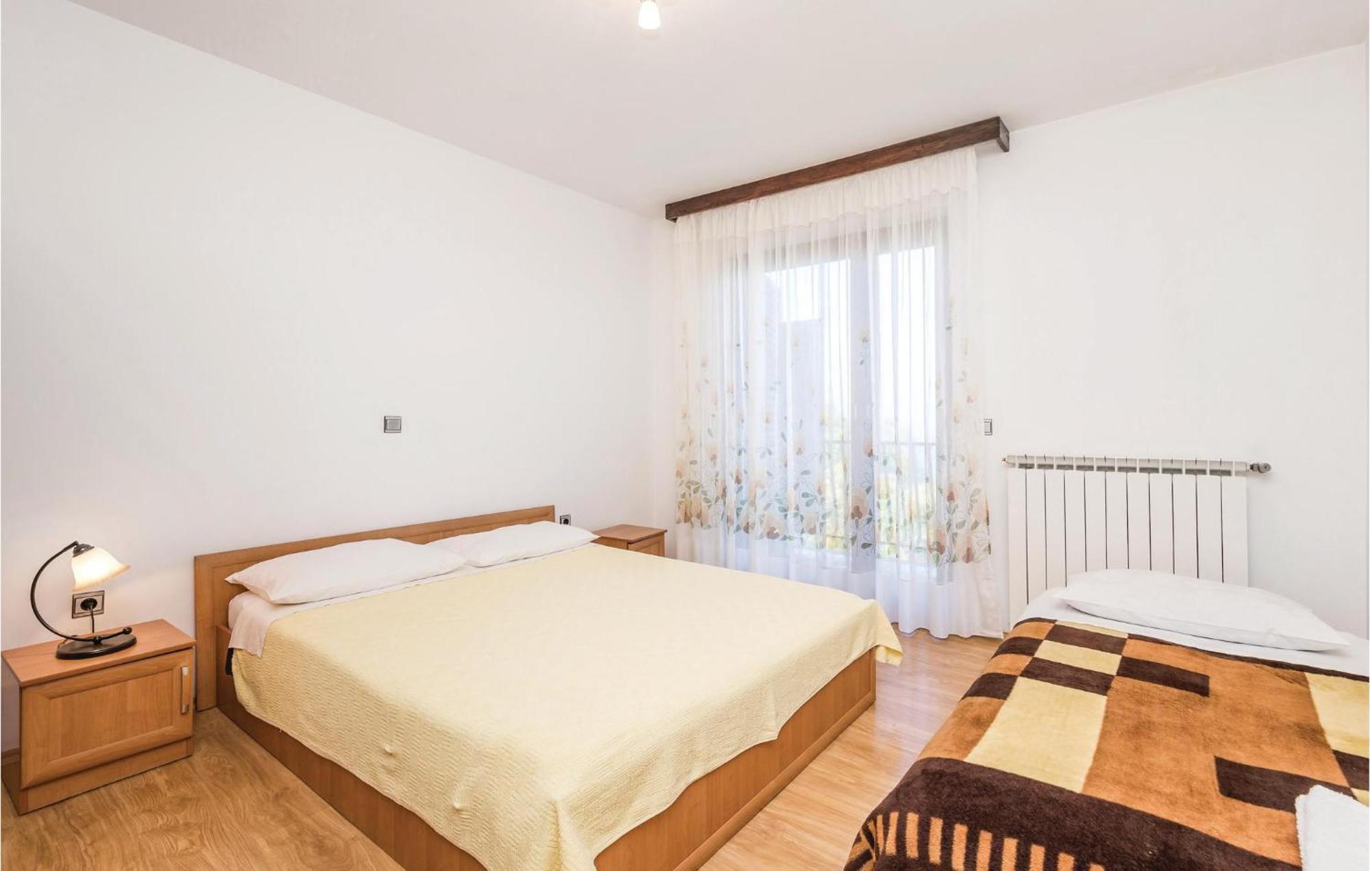 Lovely Apartment In Brsec With House Sea View Exterior photo